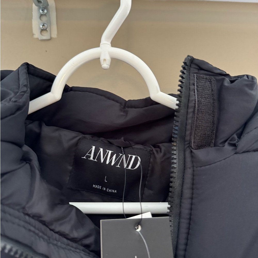 Black Puffer Cropped Jacket - Picture 2 of 3